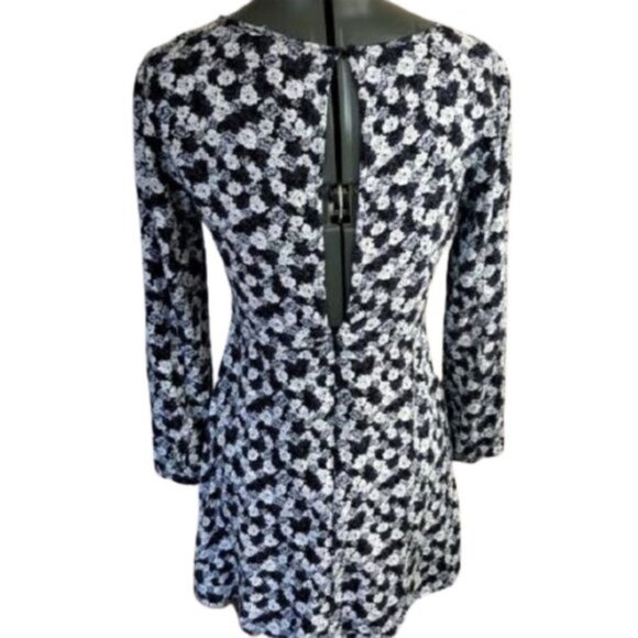 Cute Aritzia Talula floral print mini skater long sleeve tunic dress - Picture 5 of 7